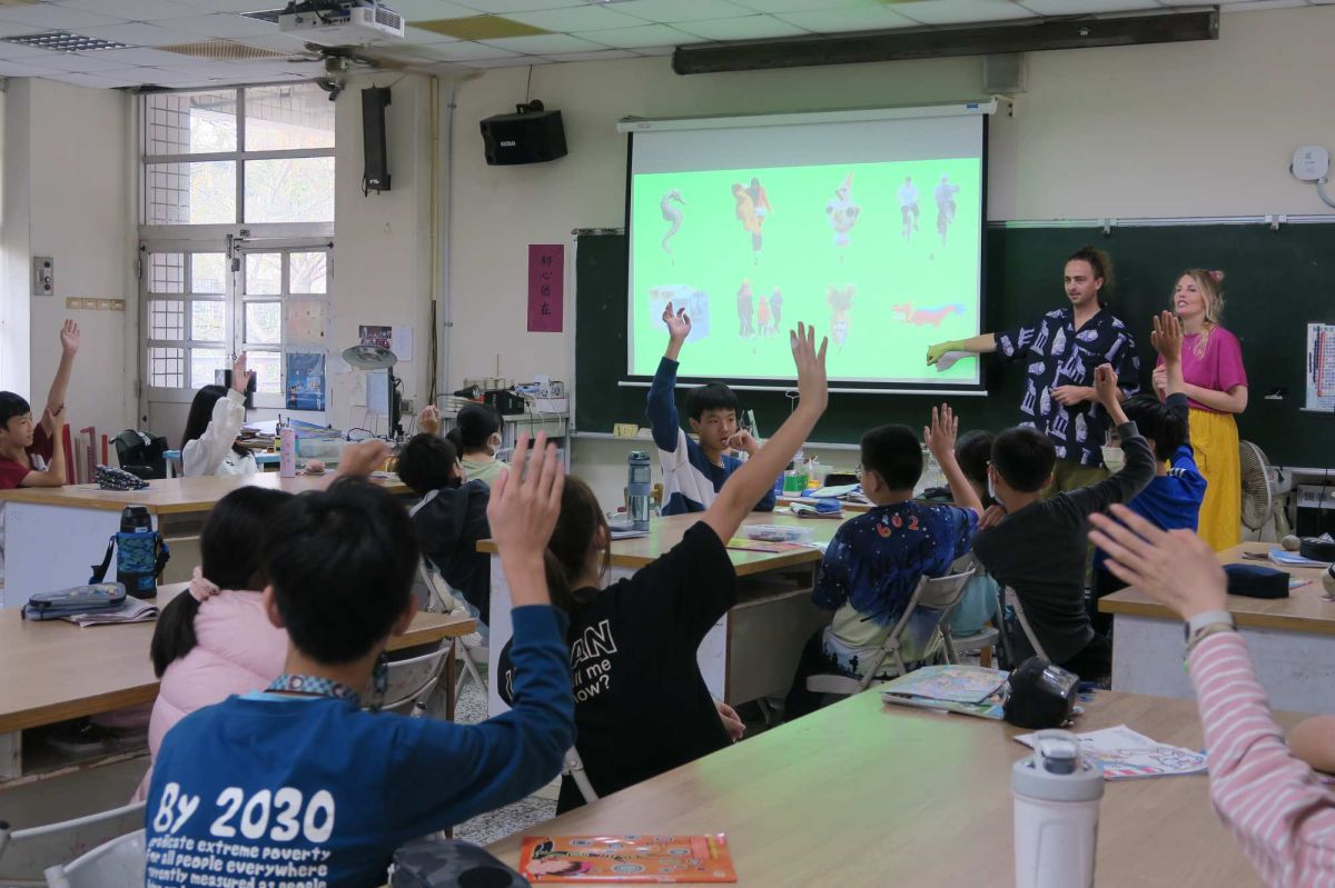 Anne Fehres & Luke Conroy 高雄市鹽埕區忠孝國小 圖片 1