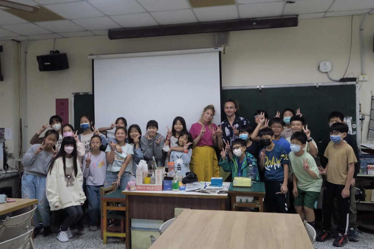 Anne Fehres & Luke Conroy 高雄市鹽埕區忠孝國小 圖片 2